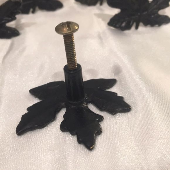 10 Copper Mountain Hardware 2 Inch Mapel Leaf Metal Cabinet and Furniture Knobs - Picture 4 of 6